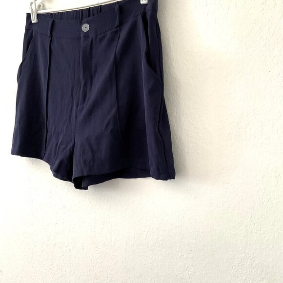 NEW NAVY SHORTS (runs small) - Picture 8 of 10